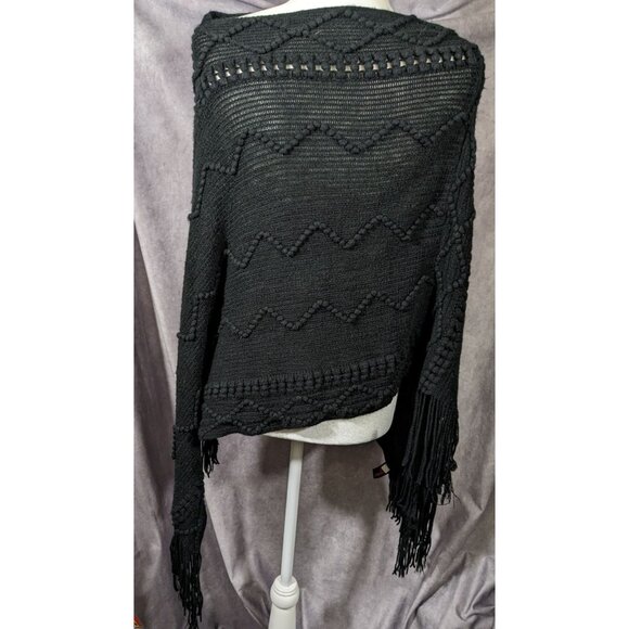 Shihreen Gothic Asymmetrical Fringe Poncho - Picture 3 of 9